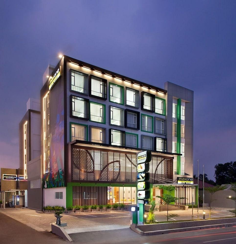 Dk Belstar Hotel Belitung Tanjung Pandan Exterior photo