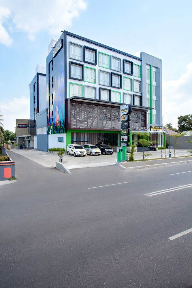 Dk Belstar Hotel Belitung Tanjung Pandan Exterior photo