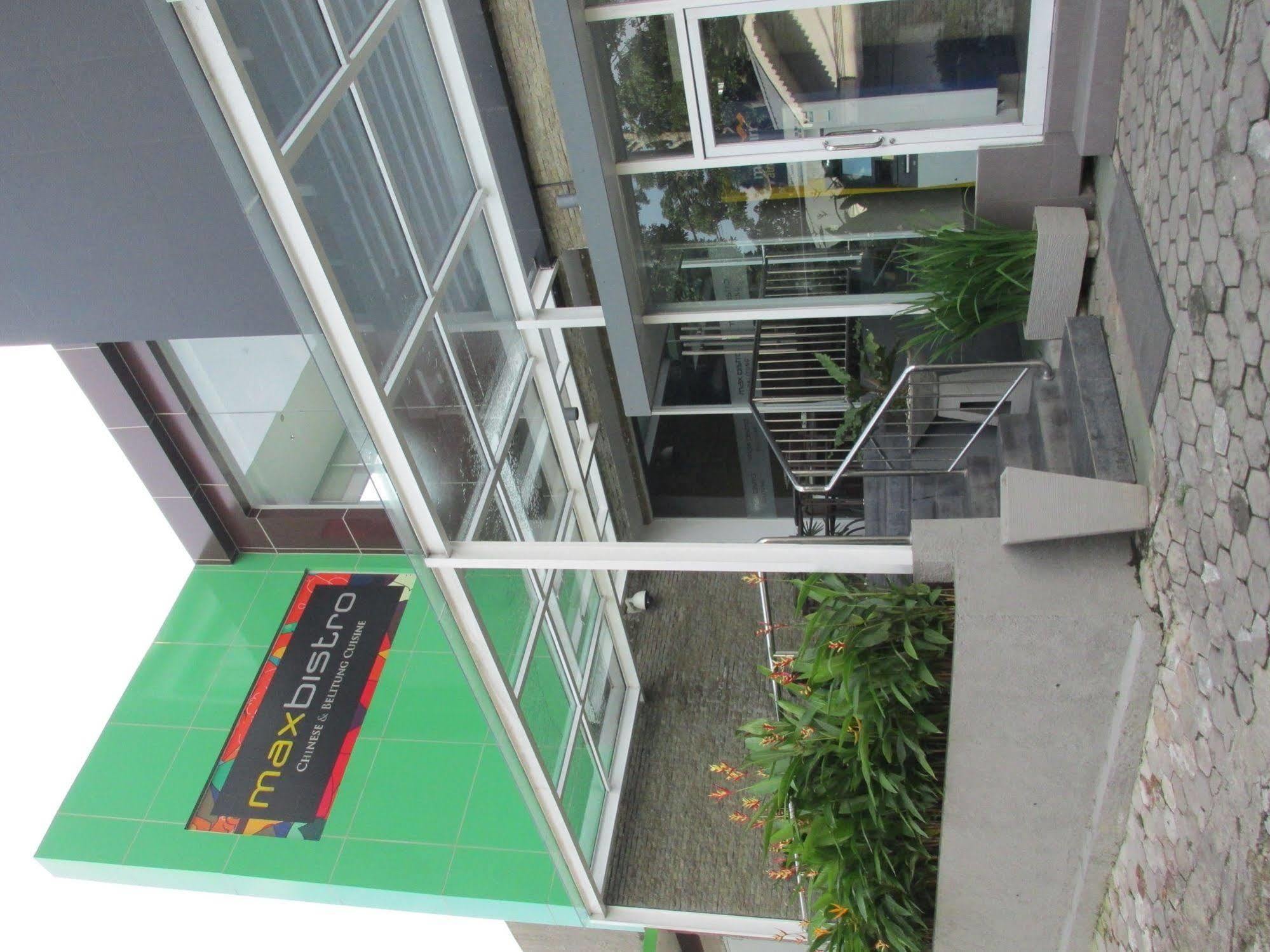 Dk Belstar Hotel Belitung Tanjung Pandan Exterior photo